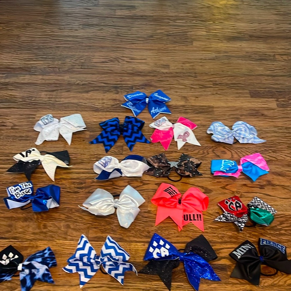 Variety pack cheer bows (17 count)